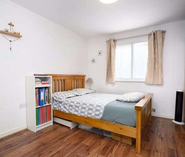 Mayfield Road, Hersham, KT12 - Photo 4
