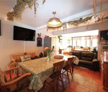 5 bedroom detached house to rent - Photo 4