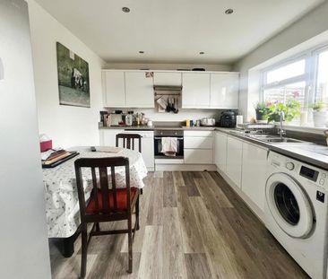 3 bedroom end of terrace house to rent - Photo 4