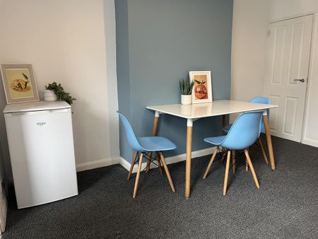 2 bedroom terraced house to rent - Photo 4