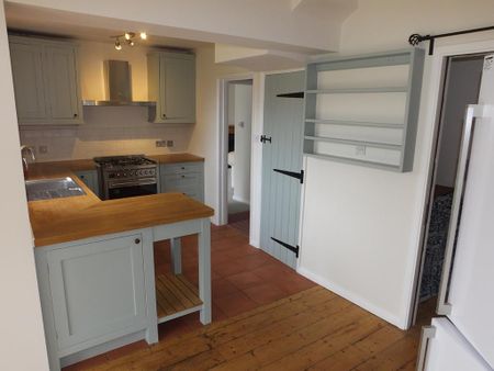 4 bedroom semi-detached house to rent - Photo 2