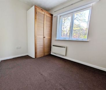 Kern Close, SO16 - Photo 2