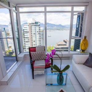 Vancouver Downtown fantastic Ocean and Mountain view one bedroom for rent - Photo 2