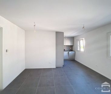 Situé à 3 minutes à pied de la gare, appartement de 2,5 pièces rénové - Photo 4