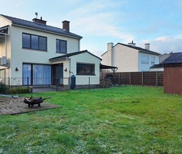 Rustig gelegen vrijstaande gezinswoning met ruime tuin in Eeklo! - Photo 3