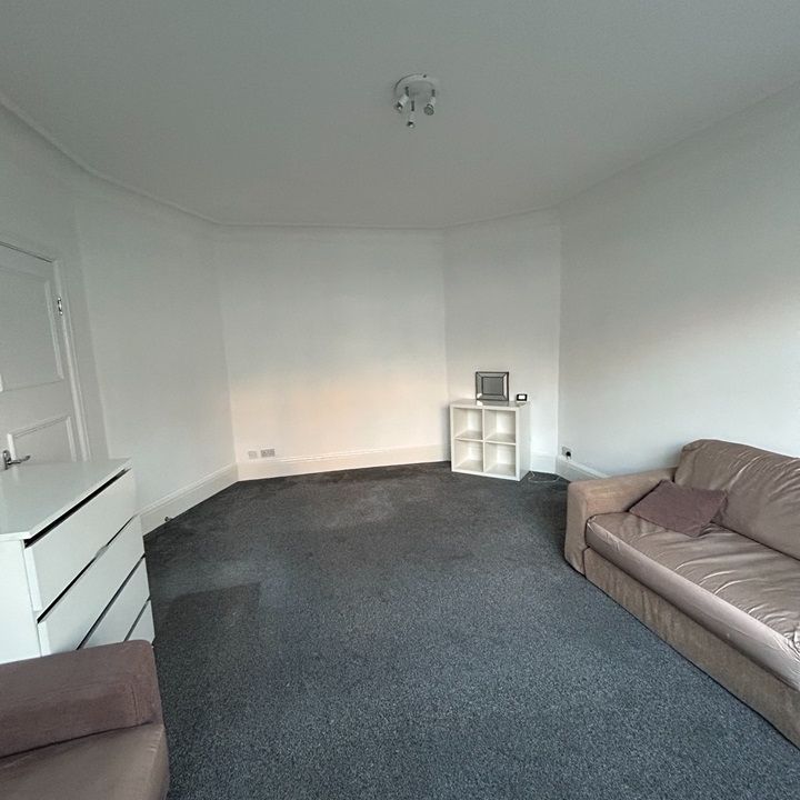 2 Bed Flat, Gainsborough Gardens, NW11 - Photo 1