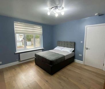 (room) Neasham Road Dagenham, RM8 - Photo 4