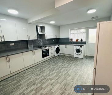 1 bedroom in a house share to rent - Photo 2