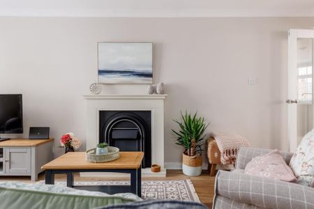 2 bedroom terraced house to rent - Photo 2