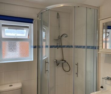 2 Bedrooms in a HMO House - Viewing Highly Recommended - Photo 5
