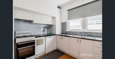 Californian Bungalow with Character and Comfort - Photo 5