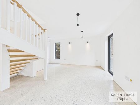 4 bedroom detached house to rent - Photo 2