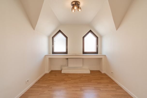 Gerenoveerd appartement in het centrum van Veurne - Photo 1