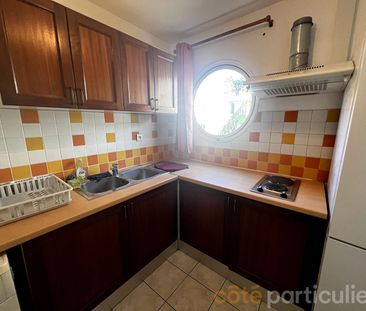 A LOUER - STUDIO 24 M2 MEUBLE - SAINTE-CLOTILDE - Photo 2