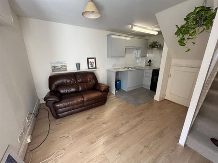 Market Court, Crewkerne, Crewkerne - Photo 3