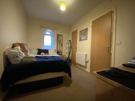 Adamsdown Church, Adamsdown Square - Photo 5