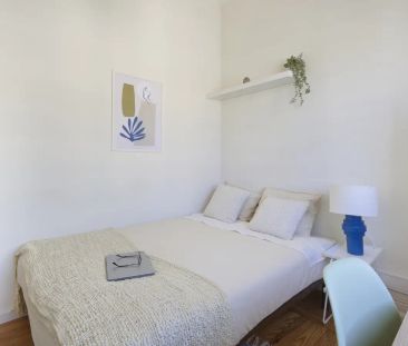 Room in a shared 6-bedroom apartment for rent in Lisbon - Photo 4