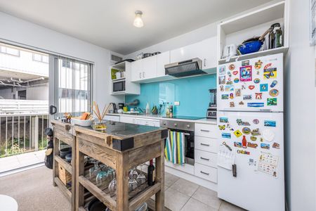 Downtown Sophistication - Photo 3