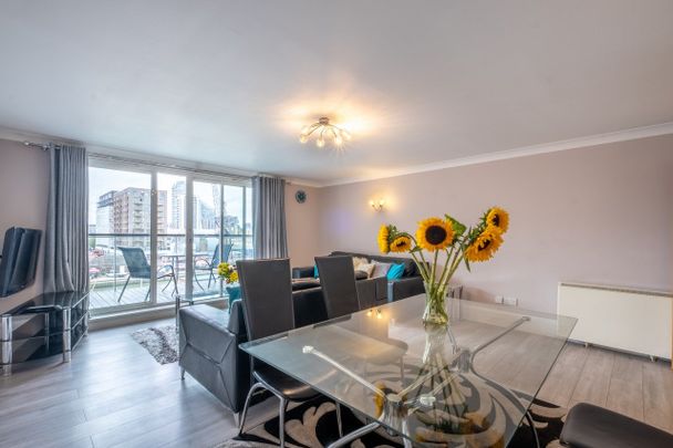 2 Bed Flat, Antilles Bay Apartments, E14 - Photo 1