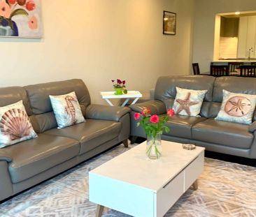 Beachfront Spacious Fully Furnished Immaculate Apartment! - Photo 5