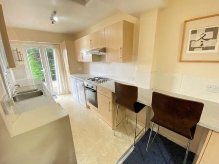 3 bedroom semi-detached house to rent - Photo 5