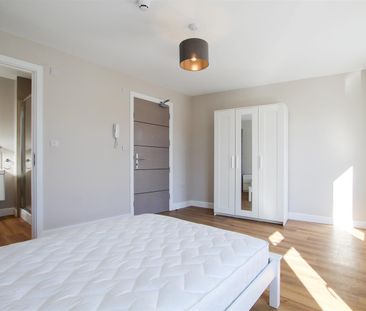 Room 3, High Street, Cherry Hinton, Cambridge - Photo 2