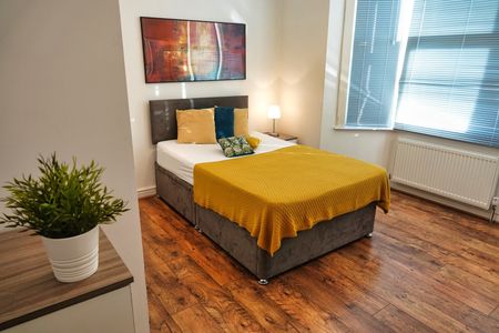 Room in a Shared House, Croham Road, CR2 - Photo 3