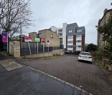 South Norwood Hill, London, SE25 6 - Photo 5