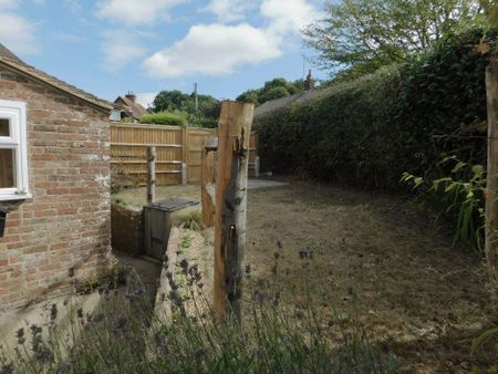 2 bedroom cottage to rent - Photo 4