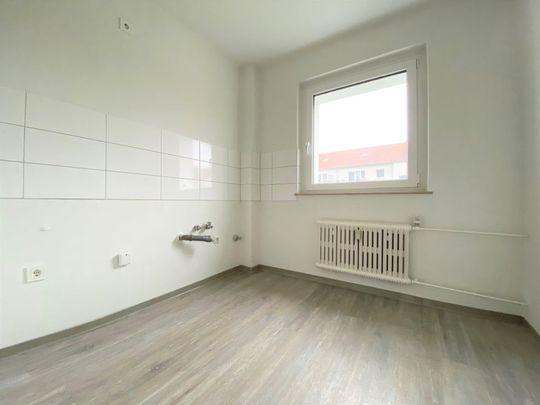 Bezugsfertige 3-Zimmer Wohnung in demnächst frisch modernisiertem Gebäude! - Photo 1