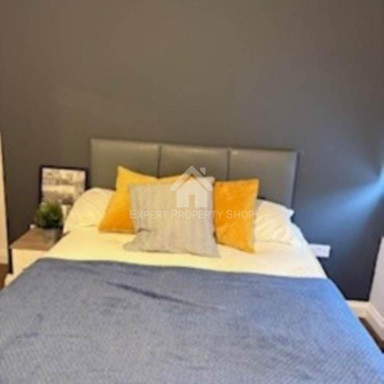 1 bedroom in a house share to rent - Photo 1