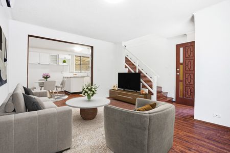 Air-Conditioned Three Bedroom Townhouse with Large Easy-Care Courtyard and Single Garage! - Photo 2