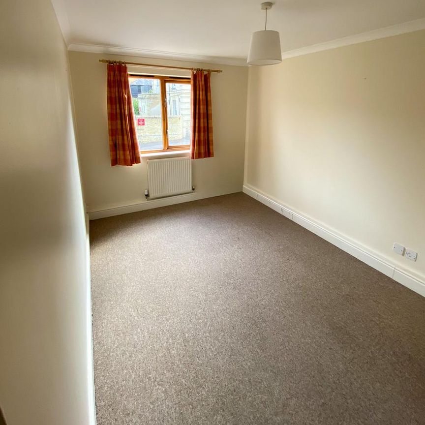 2 bedroom ground floor flat to rent - Photo 1