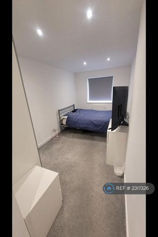 1 bedroom in a house share to rent - Photo 3
