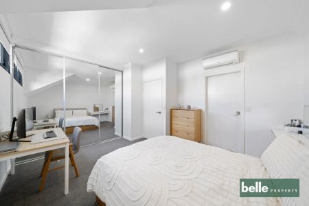 Modern Split Level Apartment!! - Photo 4