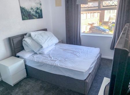 Room in a Shared House, Coldpark Gardens, BS13 - Photo 3