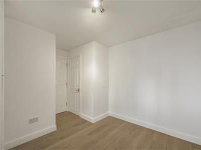 Westbridge Road, SW11 - Photo 2