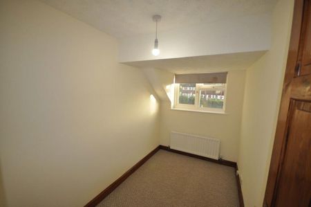 3 bedroom semi-detached house to rent - Photo 3