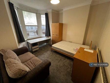5 bedroom end of terrace house to rent - Photo 3