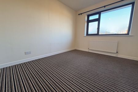 Peterhouse Crescent - Photo 3