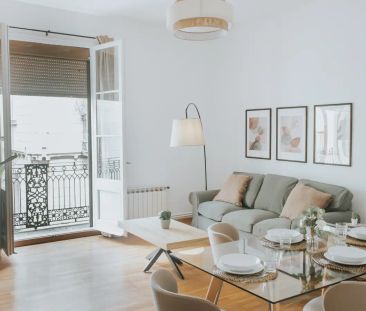 Room in a shared 4-bedroom apartment for rent in el Gòtic - Photo 3