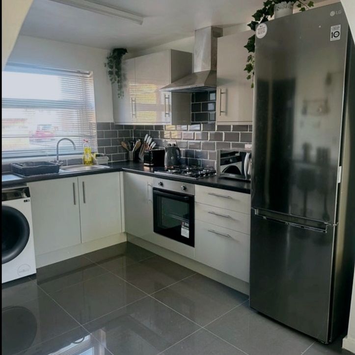 Room in a Shared House, Warner Walk, M11 - Photo 1