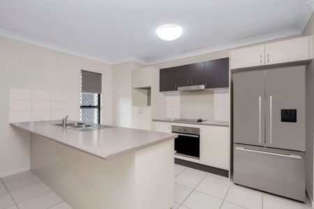 Modern, Low-Maintenance Home in a Quiet Street - Photo 2