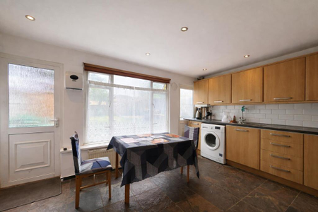 4 bedroom terraced house to rent - Photo 2