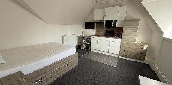 Studio to rent - Photo 2