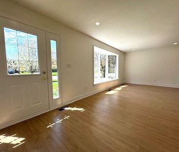 For Lease - 8 Devins Drive Unit# Main Floor, Aurora, Ontario - Photo 2