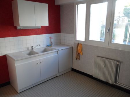 Location Appartement 3 pièces 65m² BOURGES 18000 - Photo 4