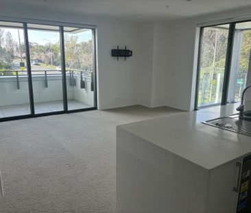 Apartment with Carpark - Photo 6