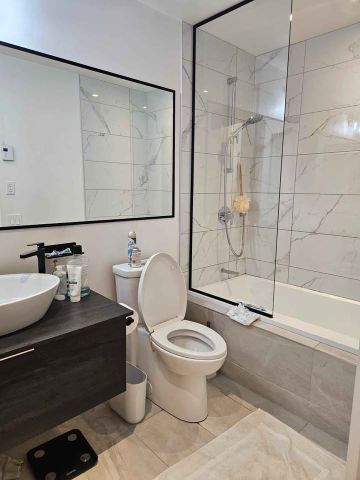 condo moderne avec balcon 3 1/2, tout équipé, pièce dressing, vide ou meublé, piscine, terrasse, barbecue, transports - Photo 5