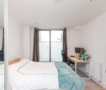 2 bedroom flat to rent - Photo 2